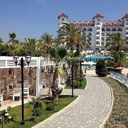 Serenis منتجع 5*